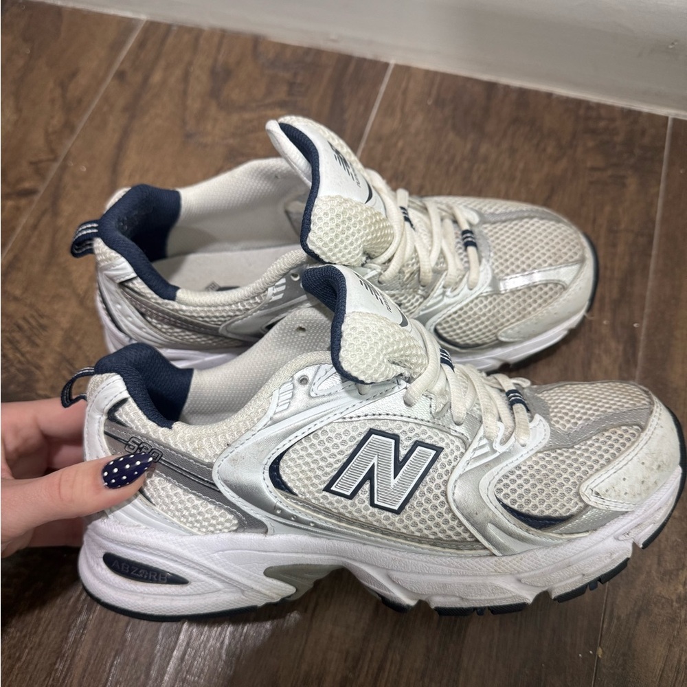 New Balance 530 Women’s White and Navy Sneakers Size 7
